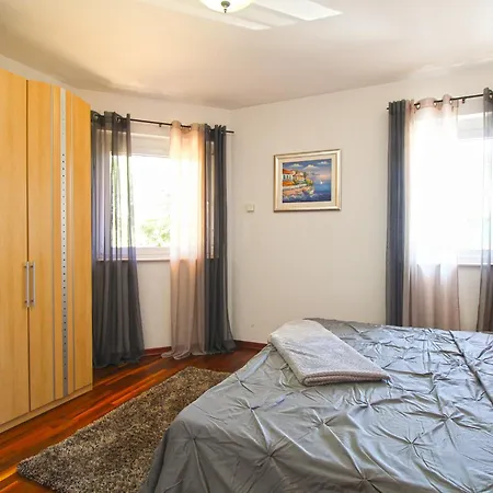 Radica 2357 * Πούλα